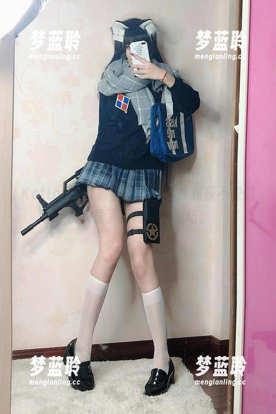 Kettoe全套裤里丝的构图，我是不是该去下载了？内心小剧场。