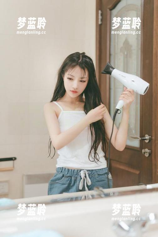 不得不说，喵糖映画这部“花季婴儿肥少女”作品，一颗心就在这里停留了。