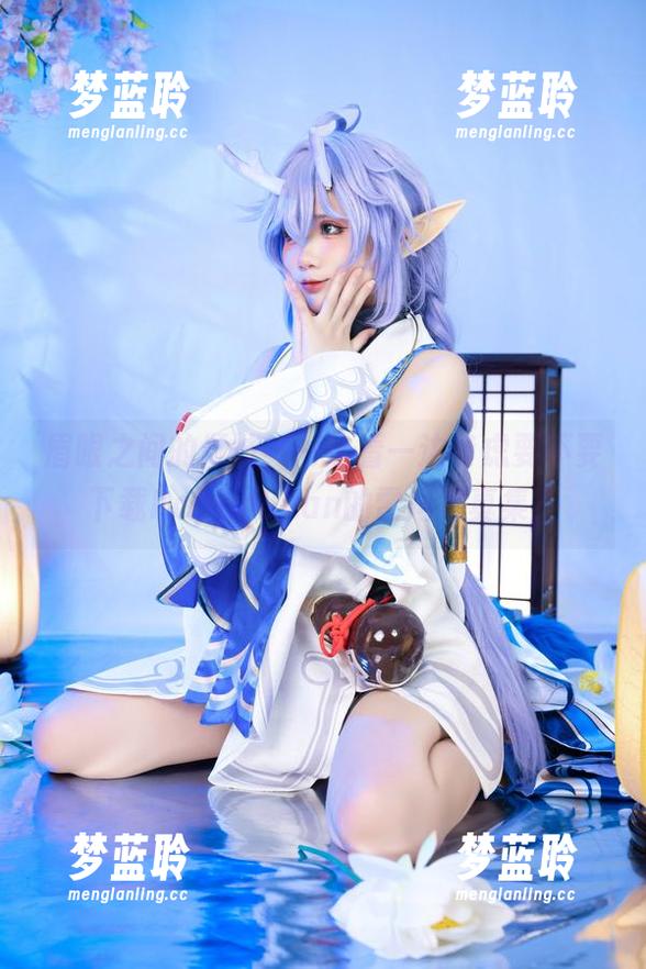 眉眼之间的倾城，一边看一边考虑要不要下载PoppaChan的雷姆写真集？