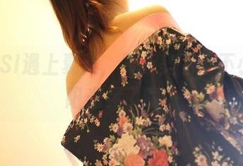 当ROSI遇上夏天，最新美图，不小心被阳光晃了眼…