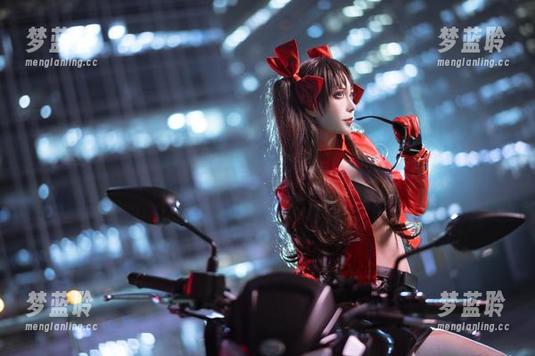 Sakiiii翎柒的白毛衣：瞬间变身壁纸风！