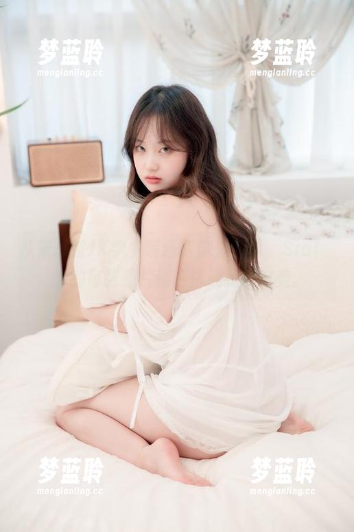 从未想过JK学生装还能这么好看，Sia(시아)的每张照片都在挑战我的审美。