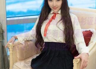 TuiGirl推女郎 - 王依萌用白衬衫证明了“福利”不只是面料，还有那种慵懒的气质，赶紧来看看她的图片！