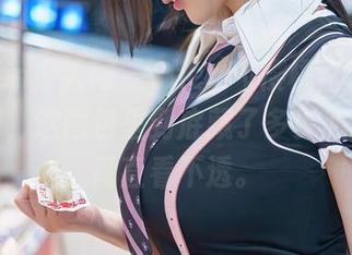 Xiuren秀人网 - Cherry樱桃酱和她那条红裙，这图包里到底藏了多少心思呢，简直看不透。