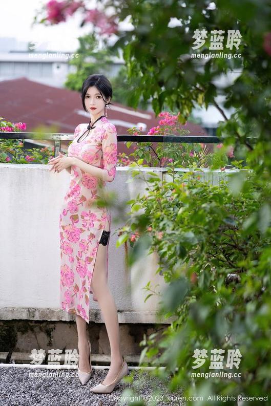 Xiuren秀人网 - 居家图鉴：Demon瑶瑶的日常打扮合集，衣服也在开会。