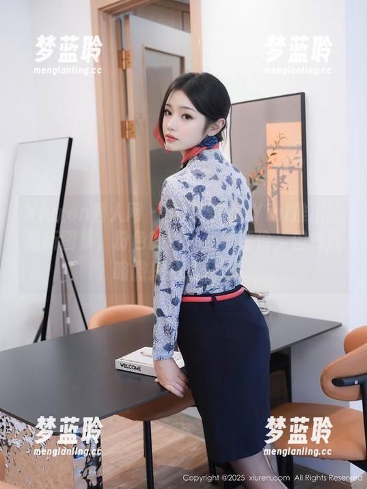 Xiuren秀人网 - 孟狐狸FoxYini推出的最新图集，粉色的好坏我不评价，但气氛略微把我迷住了。