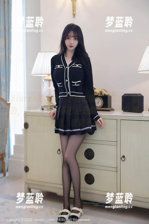 Xiuren秀人网 - 小肉肉咪的“御姐”私拍，究竟是青春暴击还是服气的一拳？图集随便看，眼睛不够用！