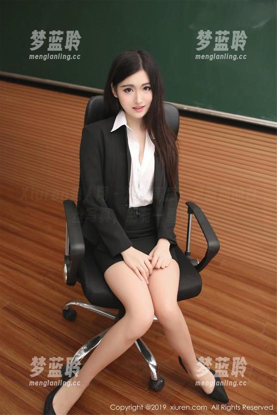 Xiuren秀人网 - 清新高质：尹甜甜的白丝写真，别有一番滋味
