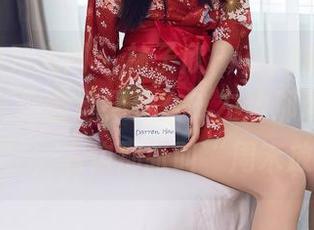 Xiuren秀人网 - 林子欣Freya的棉袜写真壁纸，你会选择什么？左边那张叫“家庭聚会”，右边那张叫“周末放假”！