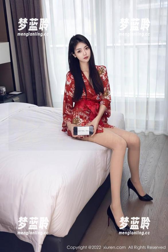 Xiuren秀人网 - 林子欣Freya的棉袜写真壁纸，你会选择什么？左边那张叫“家庭聚会”，右边那张叫“周末放假”！