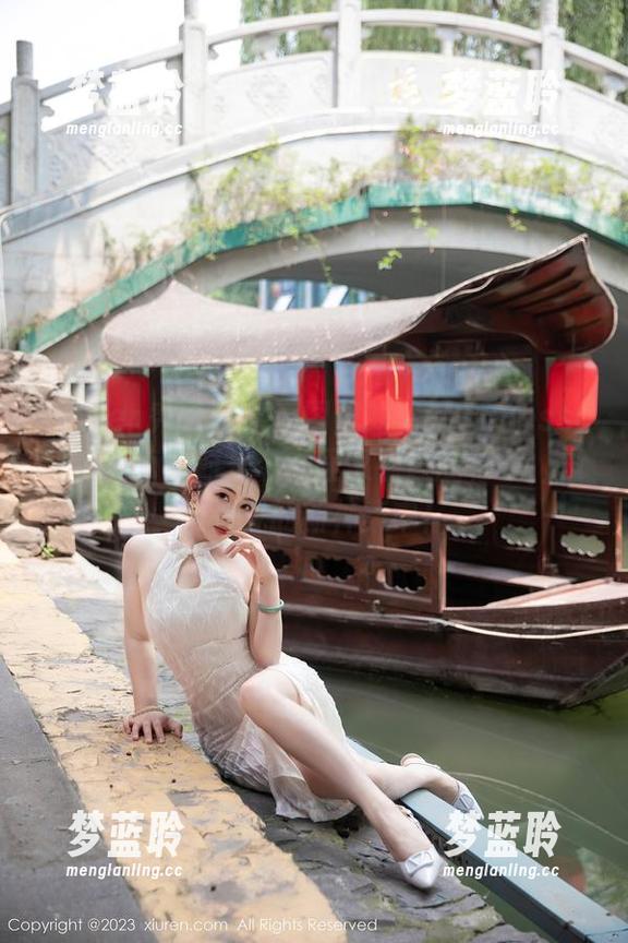 Xiuren秀人网 - 原图里的梦娜Vanessa护士装，绝对是个奇怪又有趣的存在，没准是我的新神集中！