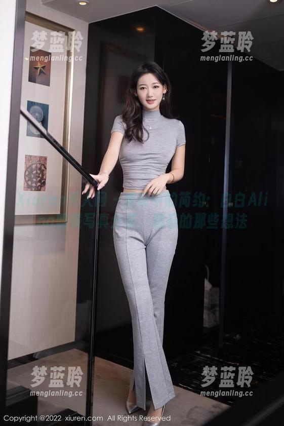 Xiuren秀人网 - 繁杂中的简约：白白Alina眼镜写真分享，藏着的那些想法