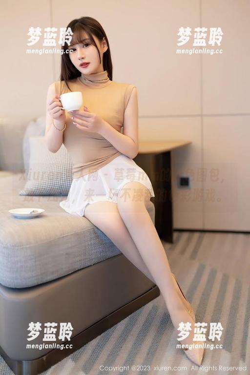 Xiuren秀人网 - 草莓mm的粉色图包，放下压力，来一场不凌乱的色彩游戏。