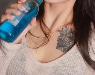 仔细观察原图中的裤里丝，这次真的对得起我的好奇心，wuyo(우요)你这手段。
