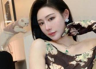 微密圈 - 不爱笑的赛琳与她的蓝色连体比基尼高清套图，颜色太浓，想说点啥也没招