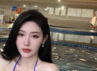 微密圈 - 查查不爱笑的赛琳的最新套图，性感退散，注意力sexy全集中