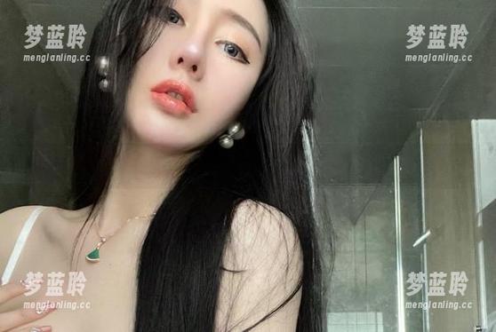 微密圈 - 这才是白丝写真？不爱笑的赛琳送你一份下载福利！