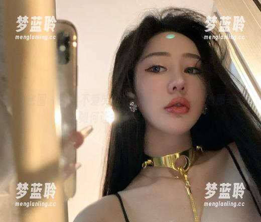 微密圈 - 女神不爱笑的赛琳的写真集——她那美脚如何让冬天变得火热？