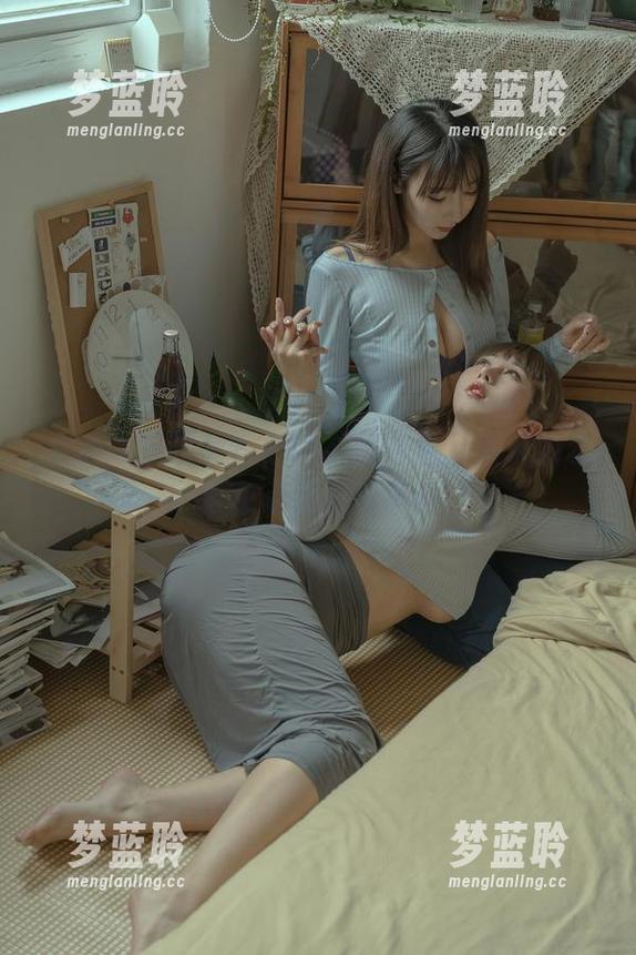 你以为飘起来的是风？其实是云溪溪的水手服在定制流行风向！