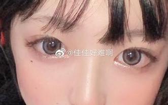 图片更新了！看佳佳酱ovo在教室里的样子，挑战我理解的可爱极限。