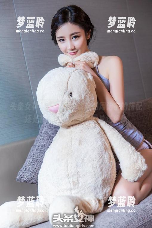 头条女神 - 就说吧，旗袍和周治宇的搭配还是挺养眼的，免费图片送你！