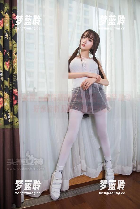 头条女神 - 曲佑熙的黑白原图，细节触动，好像能听见那宁静的呼吸。