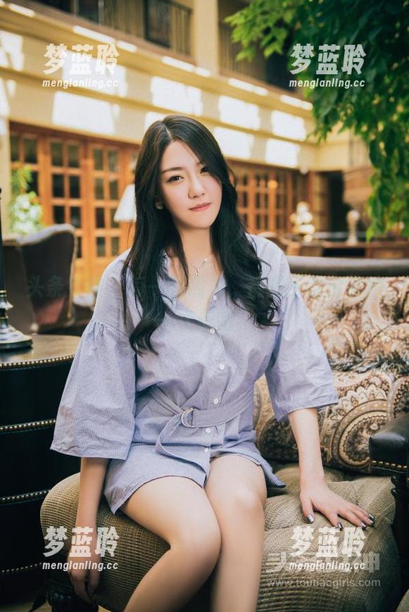 头条女神 - 每一张照片，都是王竹白裙的一次晨跑。