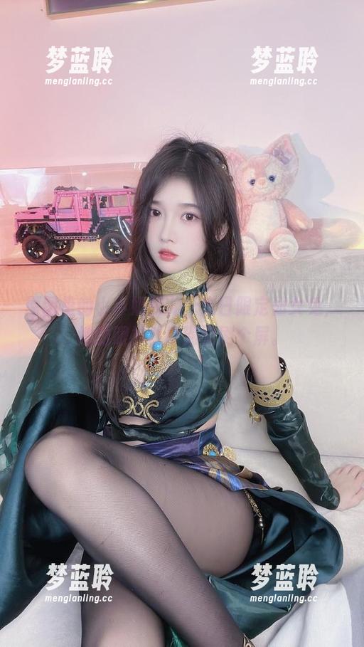 原图里的小小奶瓶儿，生日限定仙女兔，她的眼神舒服到能刷个屏。
