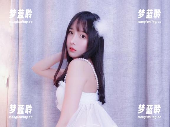 小小奶瓶儿与红裙的亲密接触，全集同时放出，原图无敌！