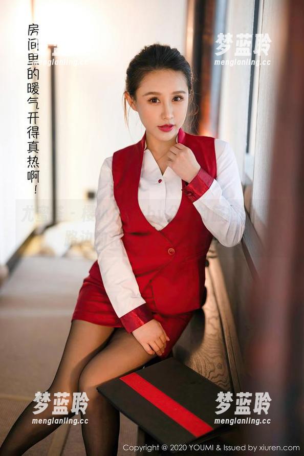 尤蜜荟 - 樱小白baby分享的旅拍图集，路边的花草竟然也很有心得