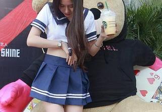 异思趣向 - 每张图片都在发布“无所事事”主题的琪琪合集，蕾丝连裤袜自带特效？