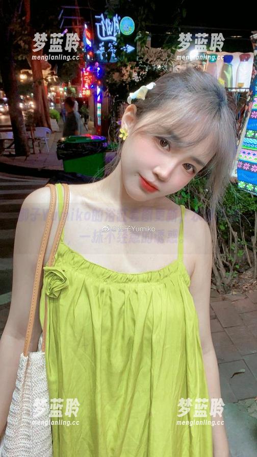 御子Yumiko的浴缸套图更新，水波荡漾，一抹不经意的诱惑。