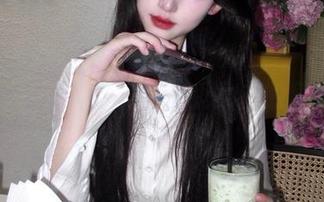 怡子yiii的私密视角：我女友的日常分享