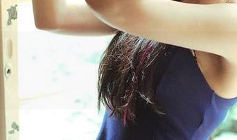 推女神 - 宛如梦游，婕西儿的红裙写真让壁纸瞬间复活