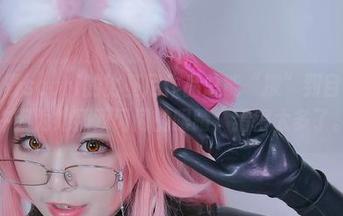 为何星野saori的比基尼作品总能“撩”到目光？或许因为她那双闪闪的眼睛，猜得太多了。