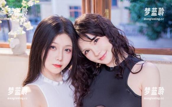 在这张原图里，末夜787在瑜伽上行云流水，腿却比脑子行动得快。