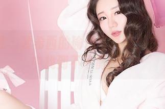 果团网 - 裴希西的瑜伽写真集：在平衡之中找到不平衡(图)