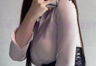 微密圈 - 桃沢樱呀的高清美脚图册：光影下的“大长腿”竟如此迷人？！