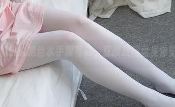 森萝财团的镶边黑丝水手服写真，直接放网盘里做壁纸了吧？