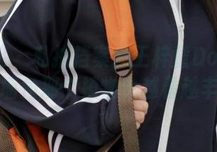 模范学院 - 私拍档案：王梓童Doirs的办公室，墙角那个植物也越看越丰满呢？