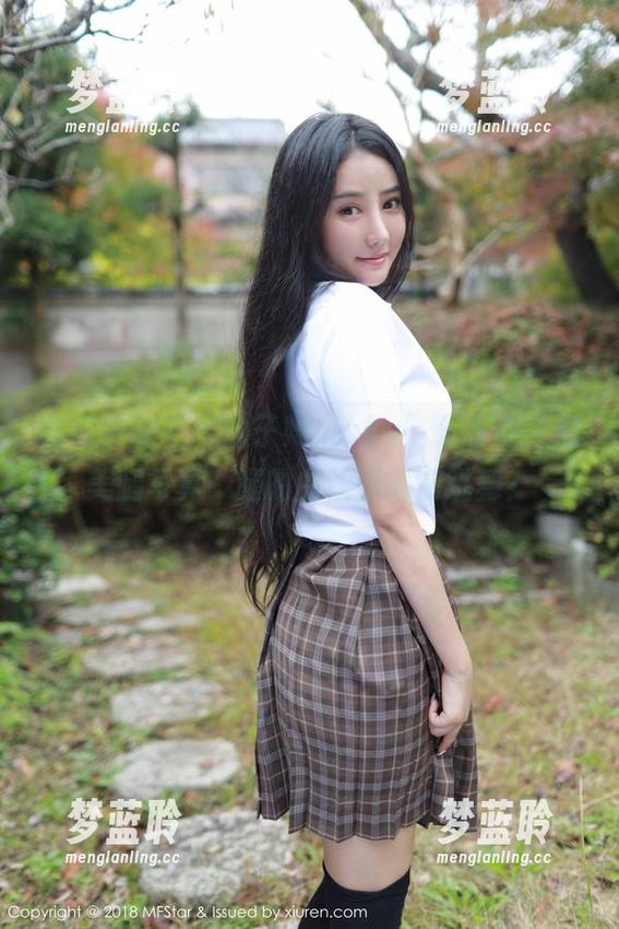 模范学院 - “白子嫣nicky”分享的一组美腿写真，腿的曲线好像在跳舞？