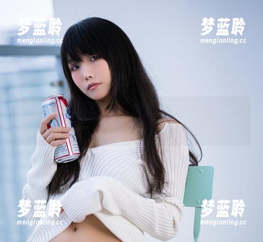 在线捧场汪知子，作品的《蓝色闪粉》，就像用手洒下一片小星星，分外耀眼。