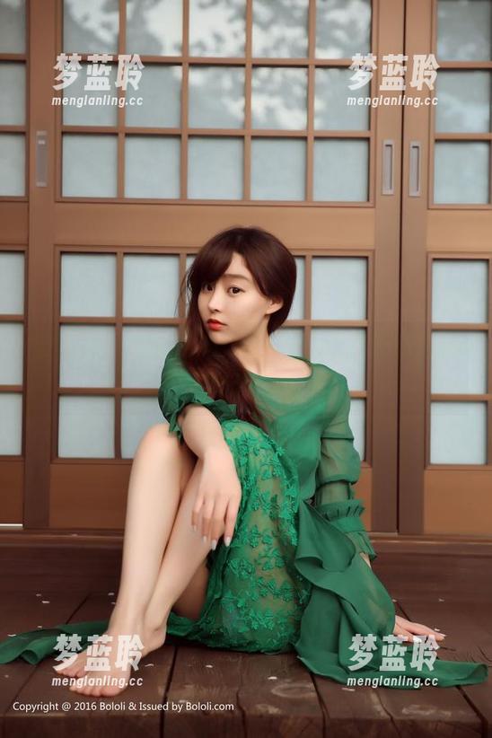 波萝社 - 海边的轻松一下，夏美酱私拍图包无敌好看