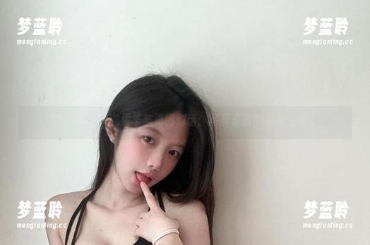 微密圈 - 火龙果羊与海鸥对话：写真套图的温馨一刻。