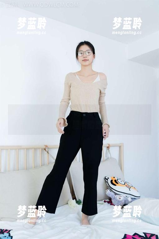物恋传媒 - 风铃木语：elise的写真，藏着不容易理解的暗流。
