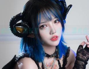 狐洛洛子的图集中黑长直竟然长成了，清纯也有魔力呀。