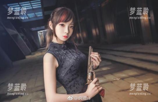 那个疯猫ss和她的皮衣，图片里好像散发着一种别样的气息，虽然不带光。