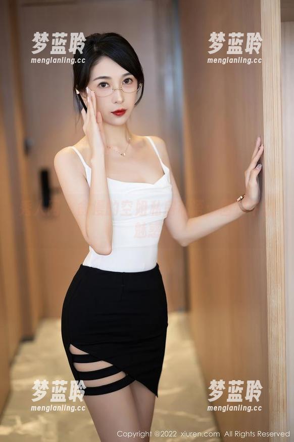 秀人网-俞漫 秀人网 - 俞漫的空姐私房私语:图包中的魅惑
