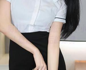 秀人网 - 制服写真集与恩一：不小心就让人想起课本后的涂鸦