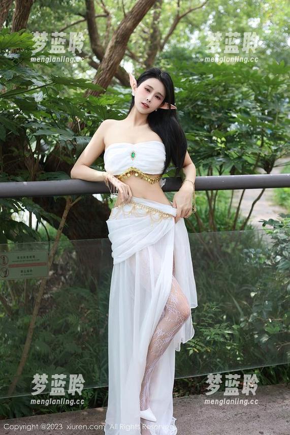 秀人网 - 想揽住梦心玥的高清和服合集，却有种偷瞄窗外的微妙体验…怪奇之旅？